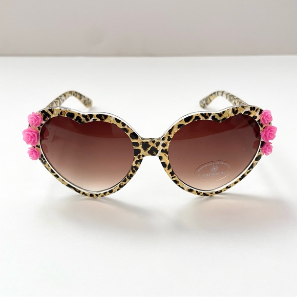 Retro Girls Heart Shape Sunglasses with Leopard Pattern and Roses - Picture 3 of 12